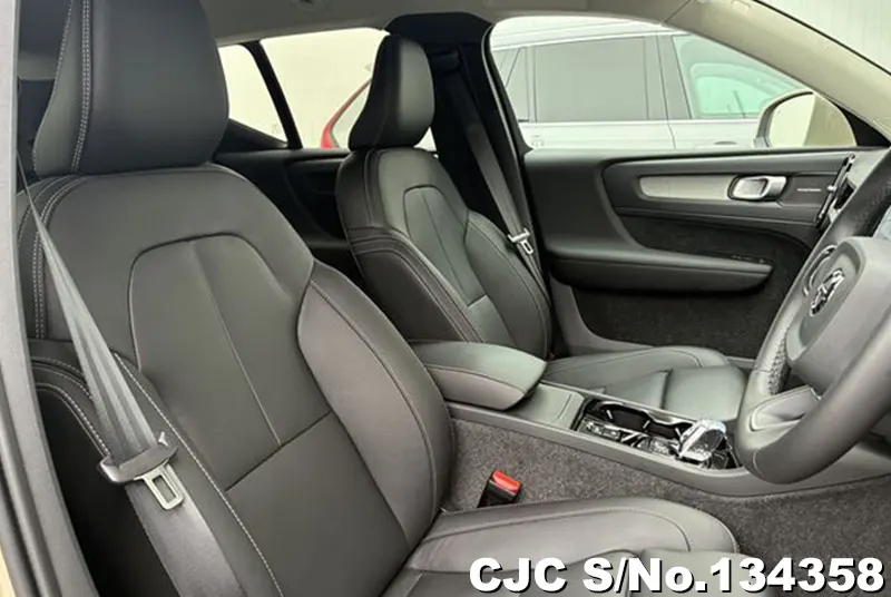 2025 Volvo / XC40 Stock No. 134358