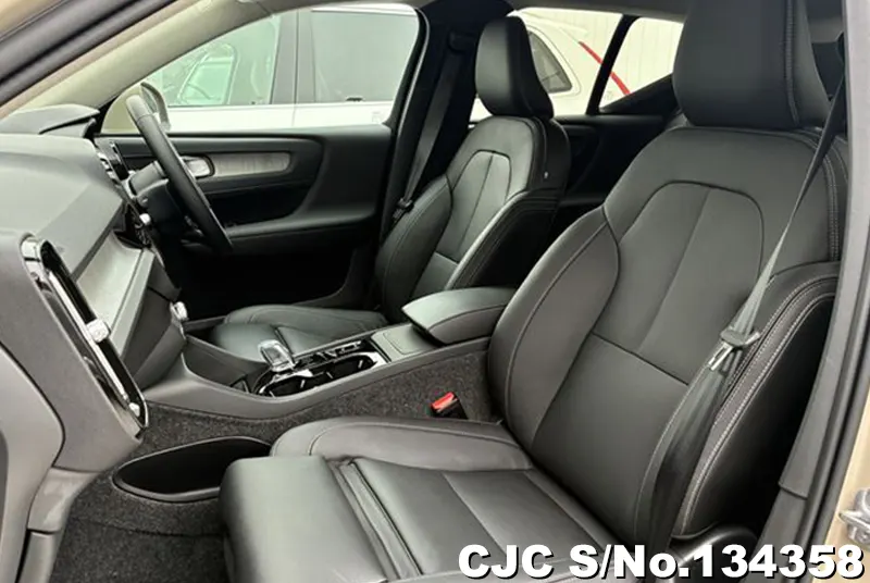 2025 Volvo / XC40 Stock No. 134358