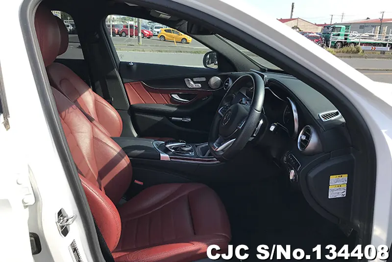 Mercedes Benz C Class in White for Sale Image 10
