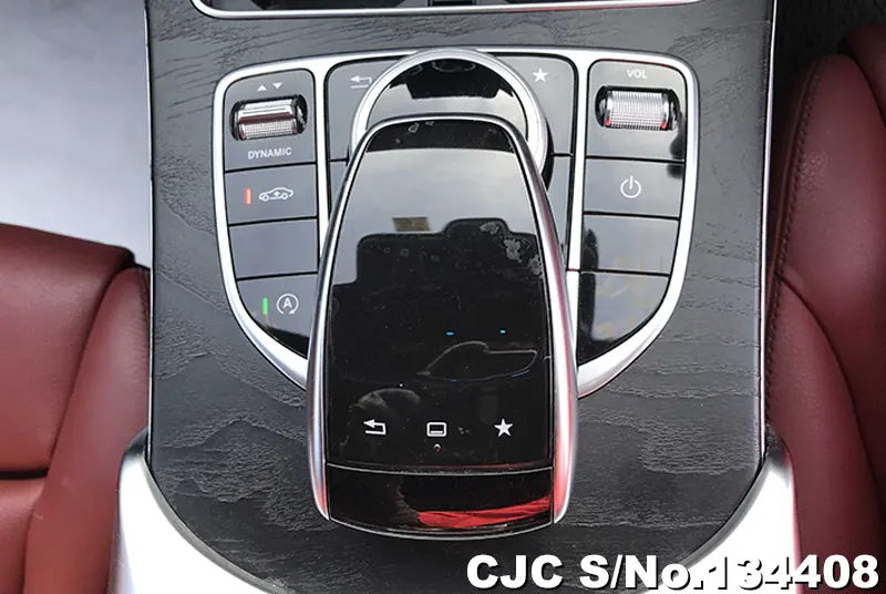 Mercedes Benz C Class in White for Sale Image 14