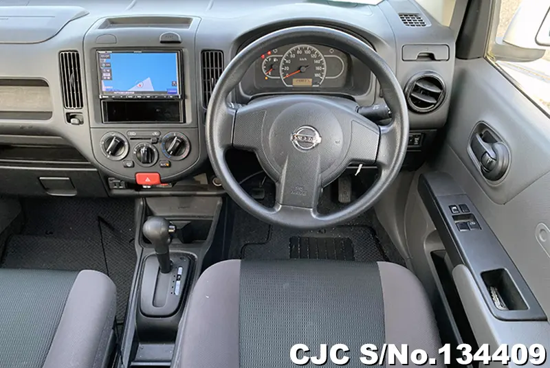Nissan AD Van in White for Sale Image 9