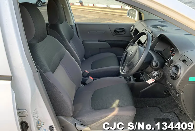 Nissan AD Van in White for Sale Image 10