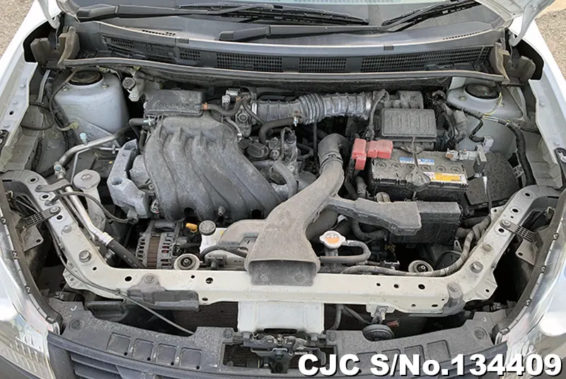Nissan AD Van in White for Sale Image 14