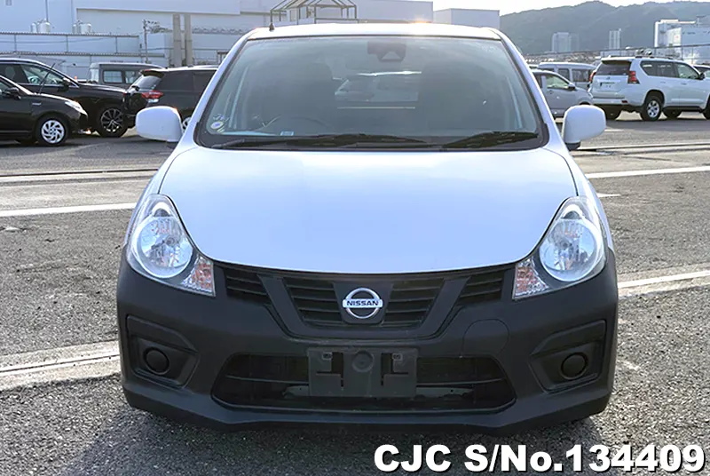 Nissan AD Van in White for Sale Image 4