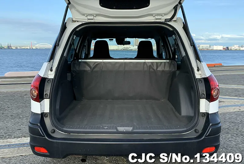 Nissan AD Van in White for Sale Image 8