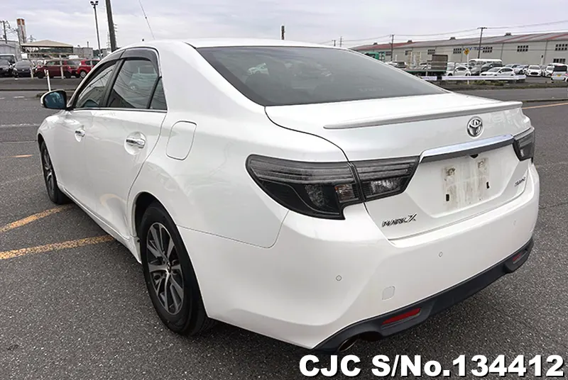 Toyota Mark X in Pearl for Sale Image 1