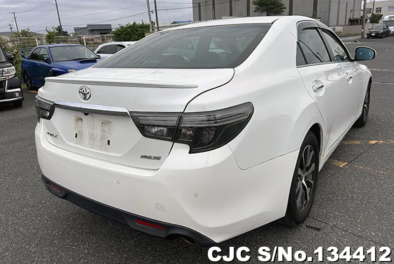 Toyota Mark X in Pearl for Sale Image 2