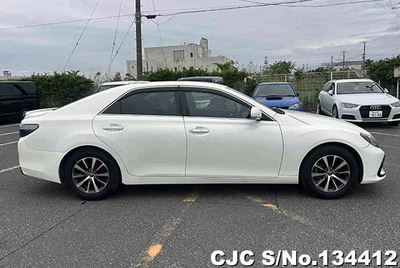 Toyota Mark X in Pearl for Sale Image 6
