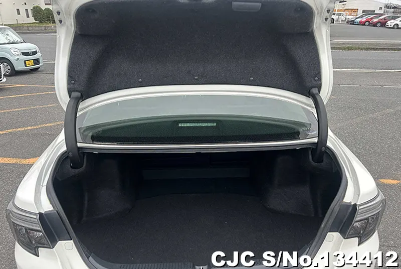 Toyota Mark X in Pearl for Sale Image 8