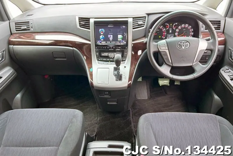 2013 Toyota / Vellfire Stock No. 134425