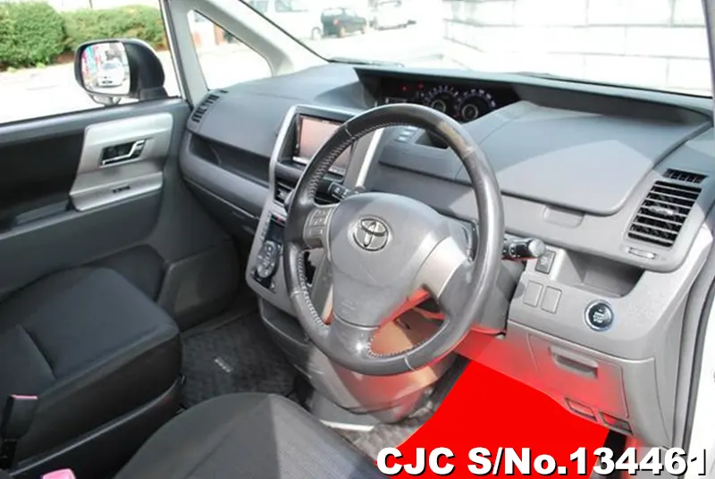 2010 Toyota / Voxy Stock No. 134461