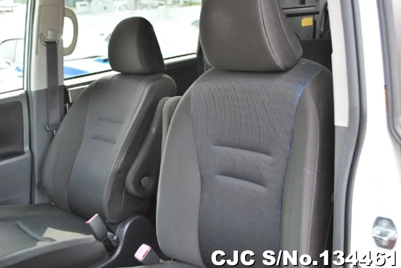 2010 Toyota / Voxy Stock No. 134461