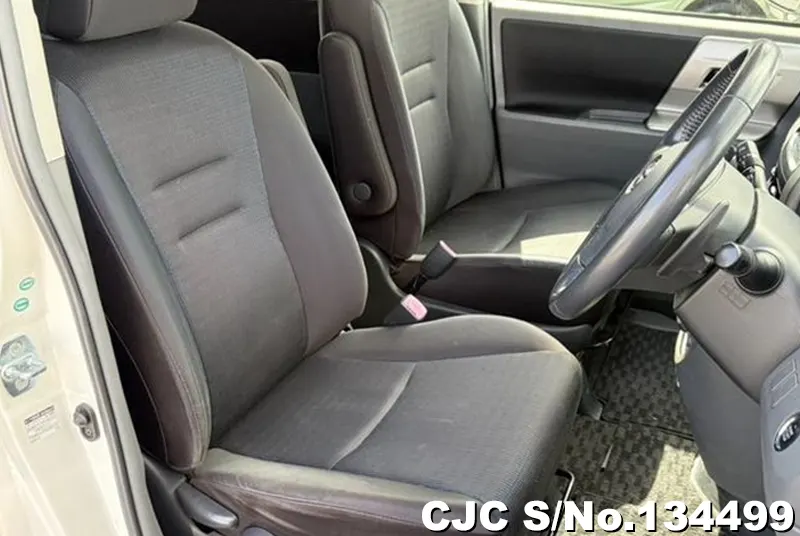 2009 Toyota / Voxy Stock No. 134499