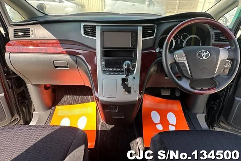 2010 Toyota / Vellfire Stock No. 134500