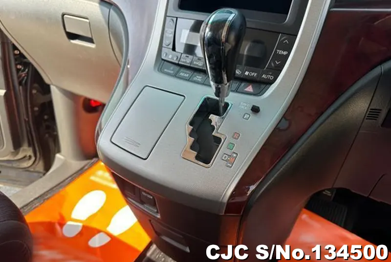 2010 Toyota / Vellfire Stock No. 134500