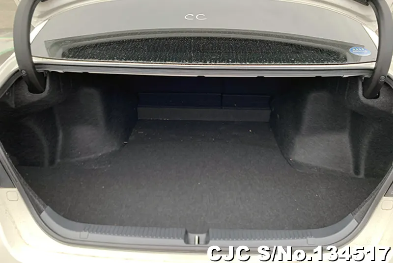 Toyota Mark X in White for Sale Image 4