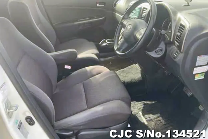 2005 Toyota / Wish Stock No. 134521
