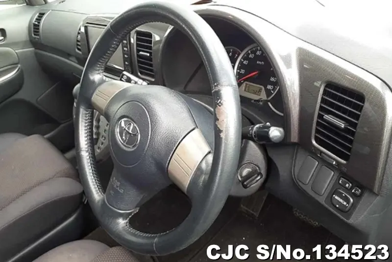 2005 Toyota / Wish Stock No. 134523