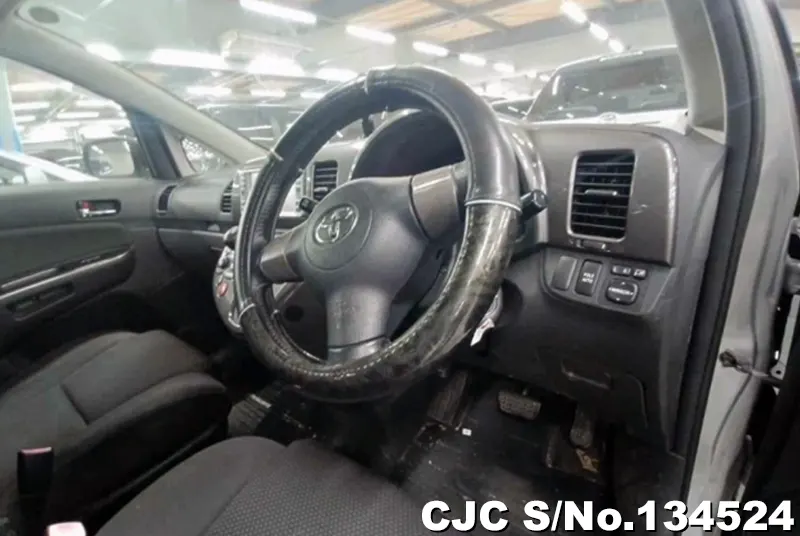 2005 Toyota / Wish Stock No. 134524