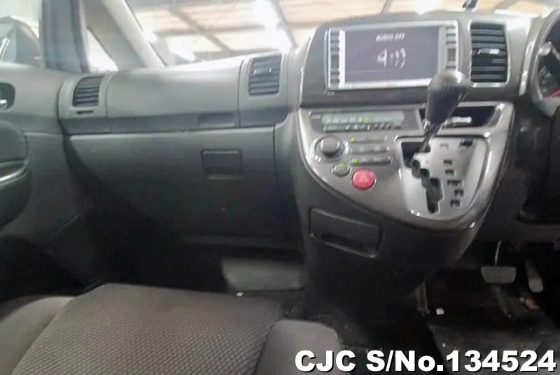 2005 Toyota / Wish Stock No. 134524
