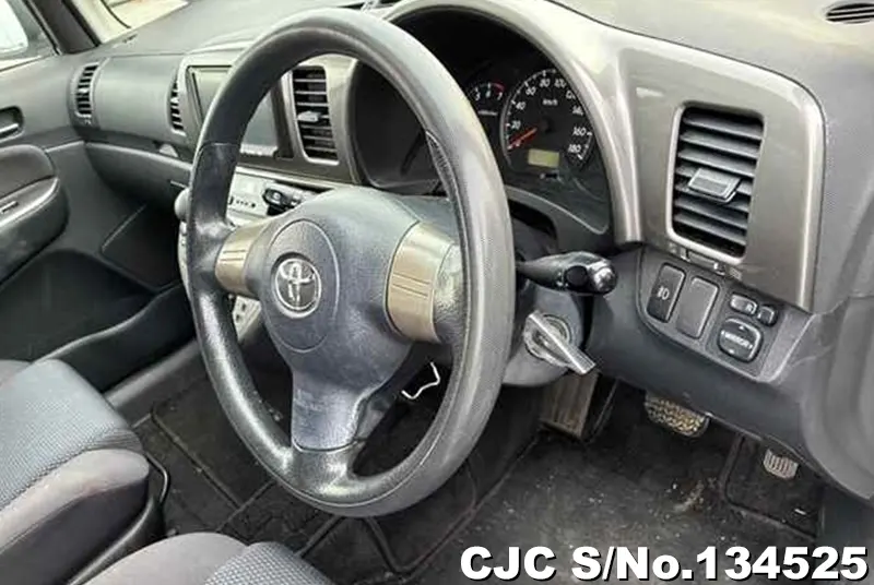2003 Toyota / Wish Stock No. 134525