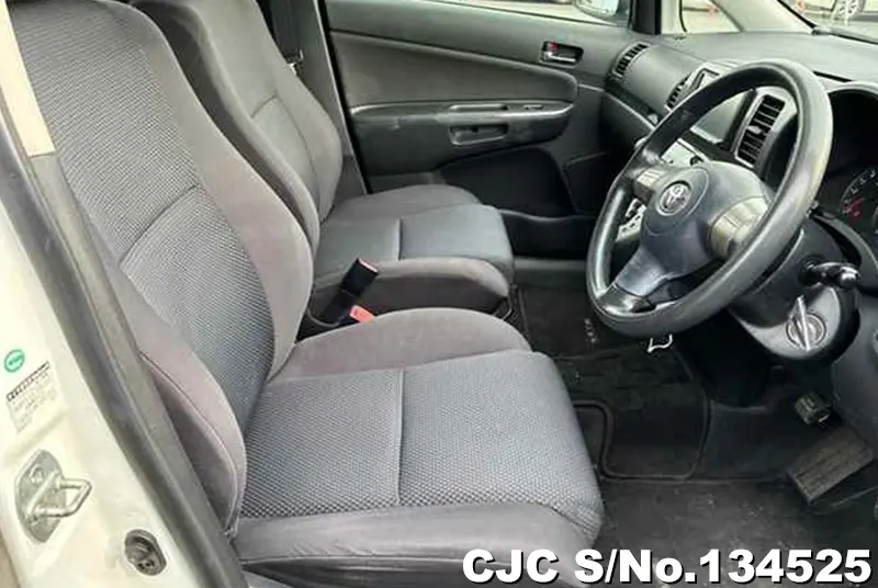 2003 Toyota / Wish Stock No. 134525