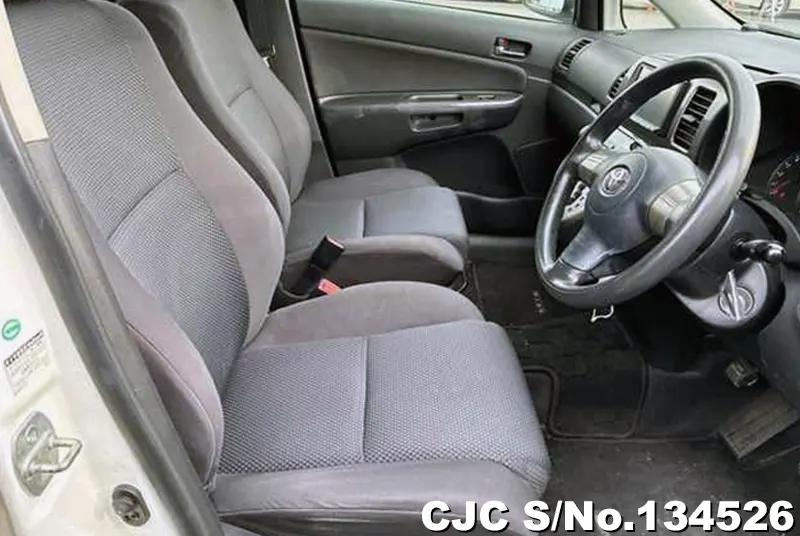 2003 Toyota / Wish Stock No. 134526