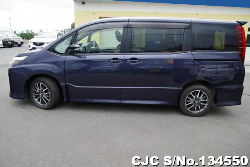 2014 Toyota / Noah Stock No. 134550