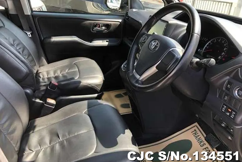2014 Toyota / Voxy Stock No. 134551