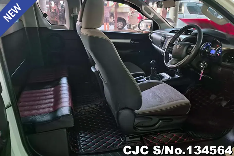 2017 Toyota / Hilux / Revo Stock No. 134564