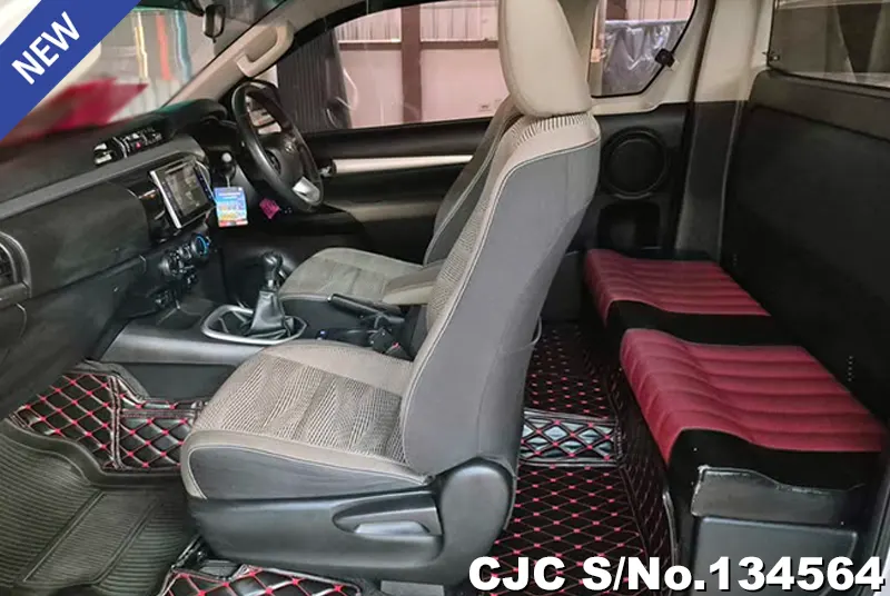 2017 Toyota / Hilux / Revo Stock No. 134564