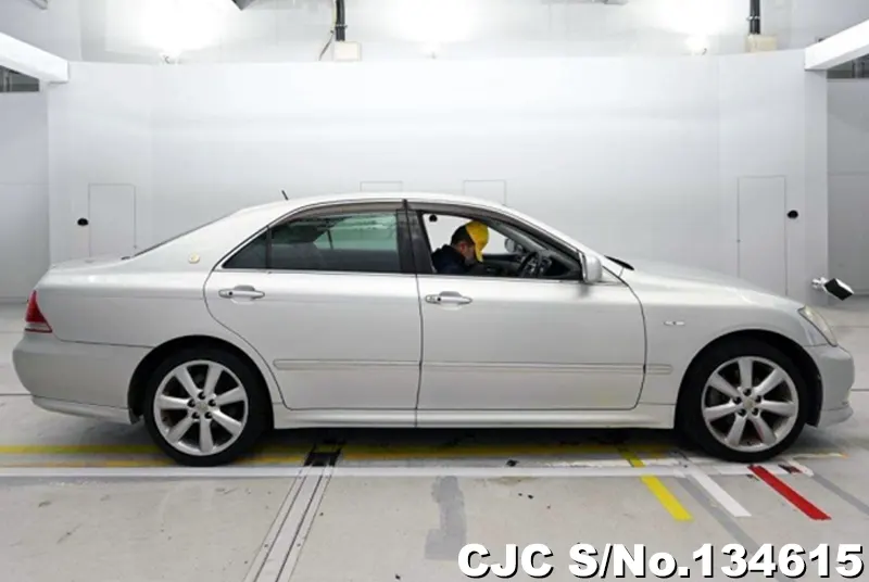 2004 Toyota / Crown Stock No. 134615