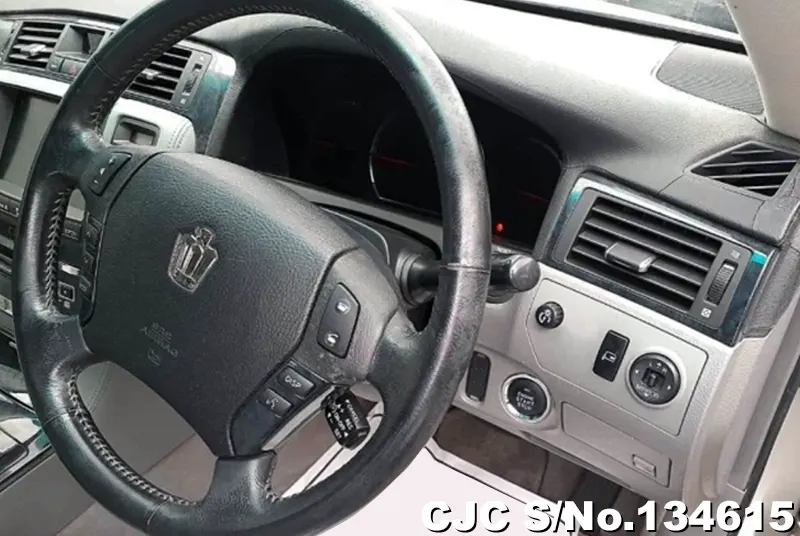 2004 Toyota / Crown Stock No. 134615