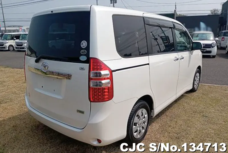 2011 Toyota / Noah Stock No. 134713