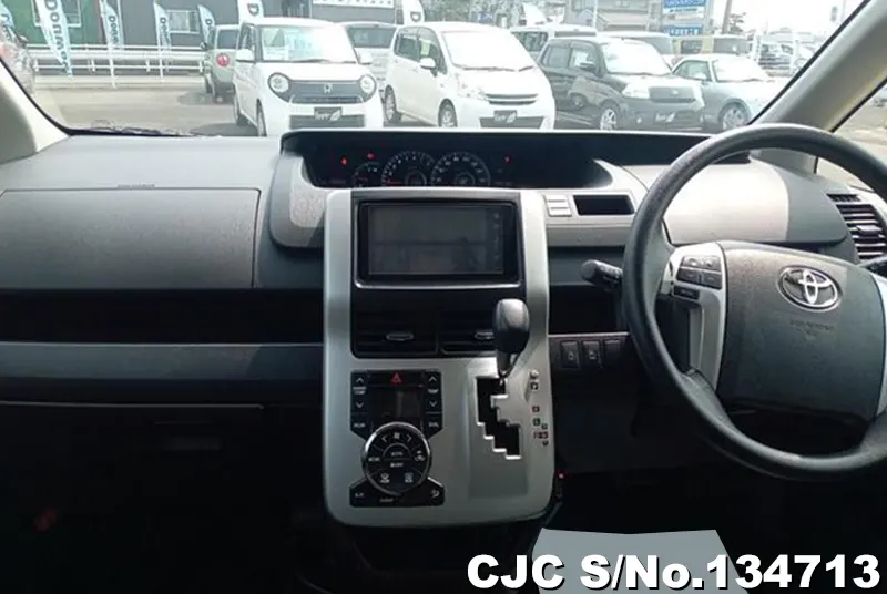 2011 Toyota / Noah Stock No. 134713