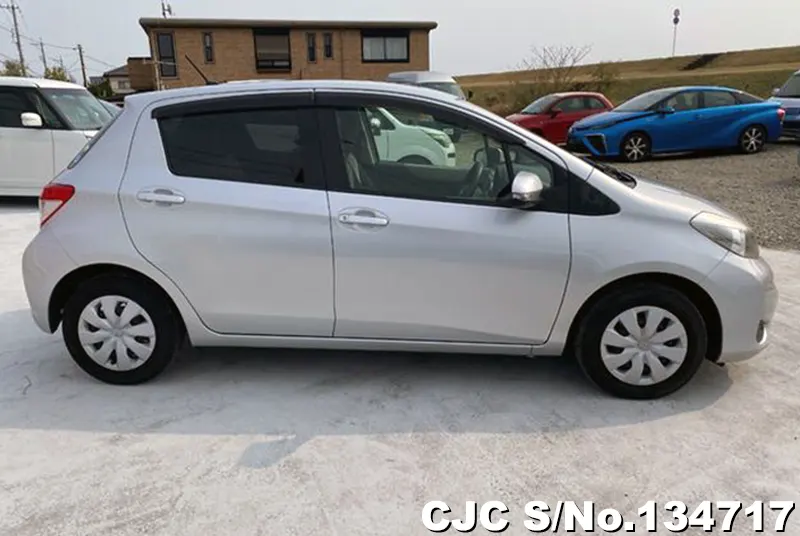 2011 Toyota / Vitz Stock No. 134717