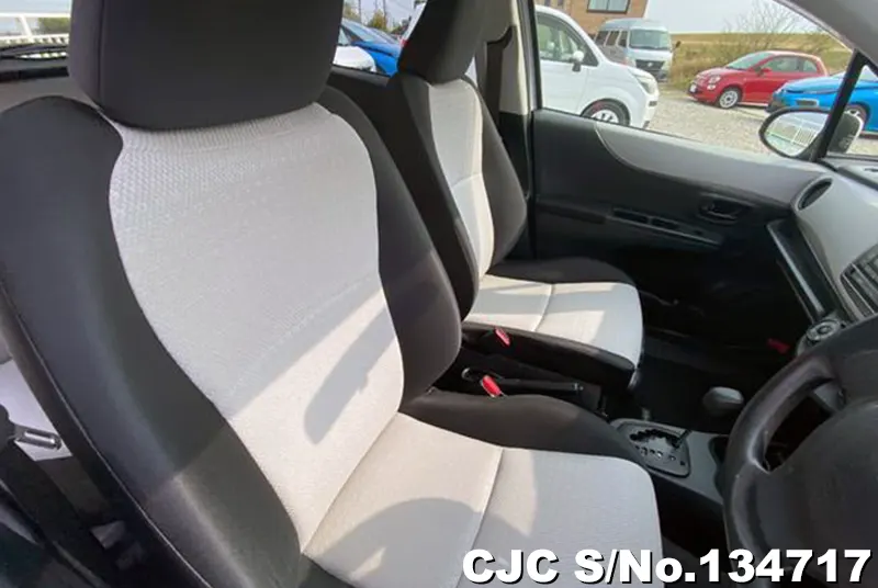 2011 Toyota / Vitz Stock No. 134717