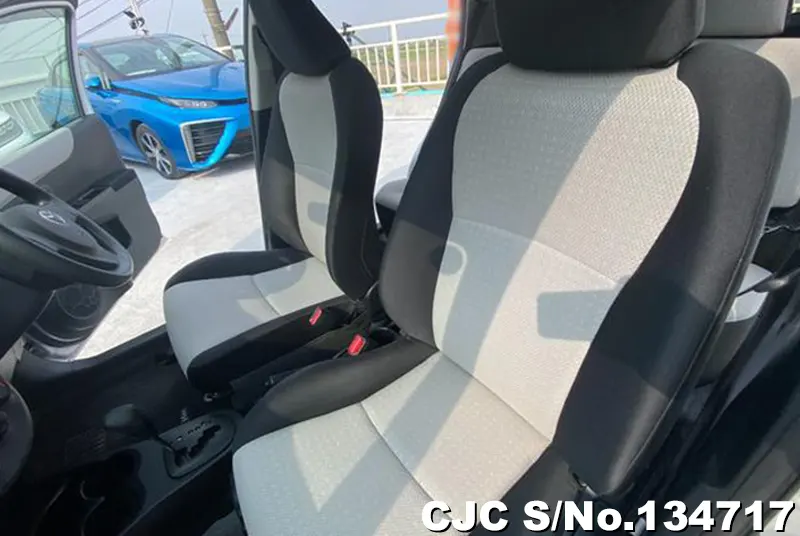 2011 Toyota / Vitz Stock No. 134717