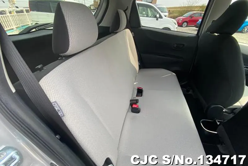 2011 Toyota / Vitz Stock No. 134717