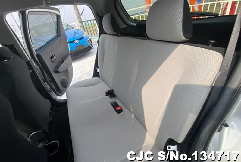 2011 Toyota / Vitz Stock No. 134717