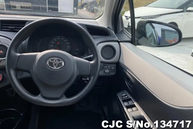 2011 Toyota / Vitz Stock No. 134717