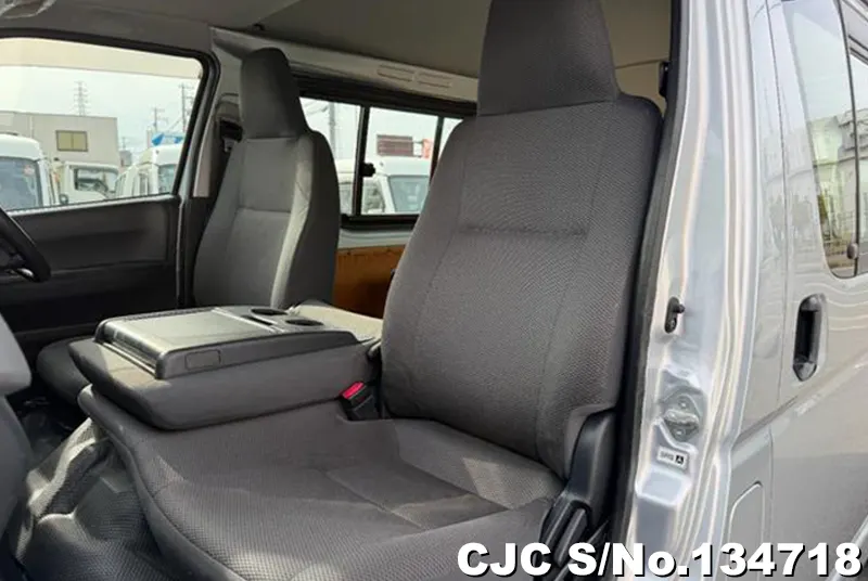 2011 Toyota / Hiace Stock No. 134718