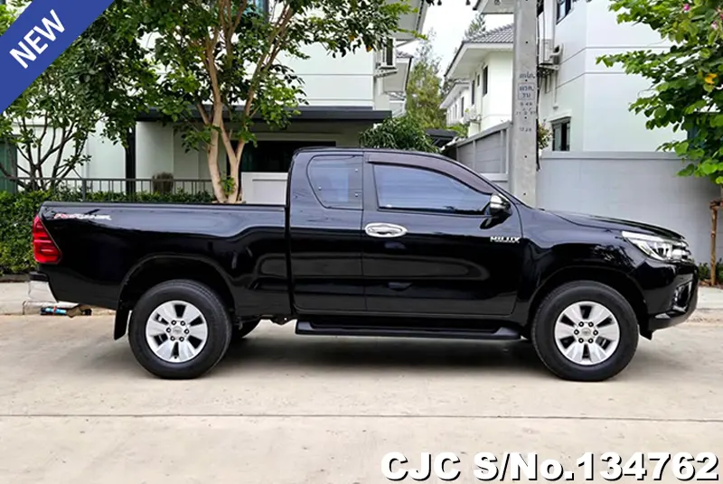 2017 Toyota / Hilux / Revo Stock No. 134762
