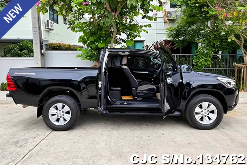 2017 Toyota / Hilux / Revo Stock No. 134762