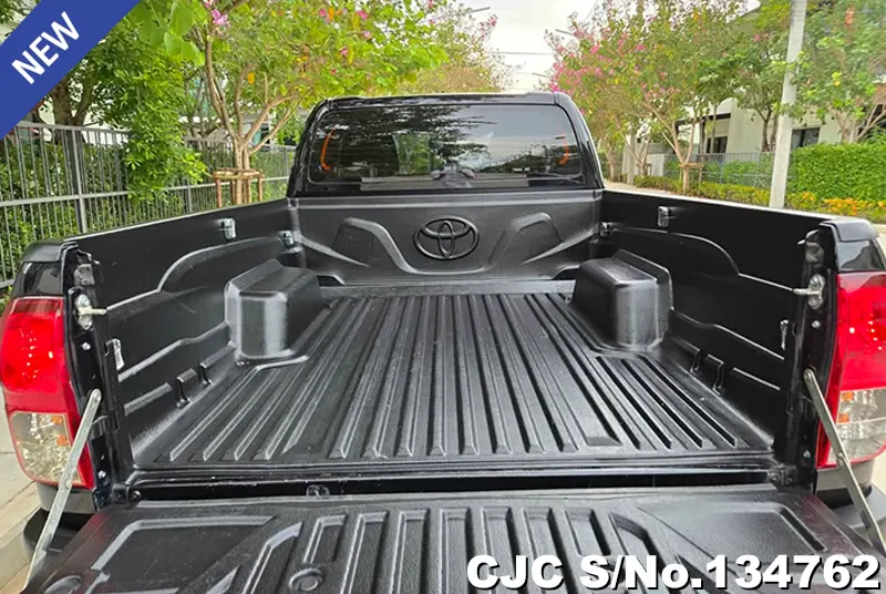 2017 Toyota / Hilux / Revo Stock No. 134762