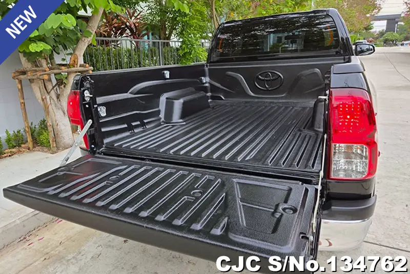 2017 Toyota / Hilux / Revo Stock No. 134762