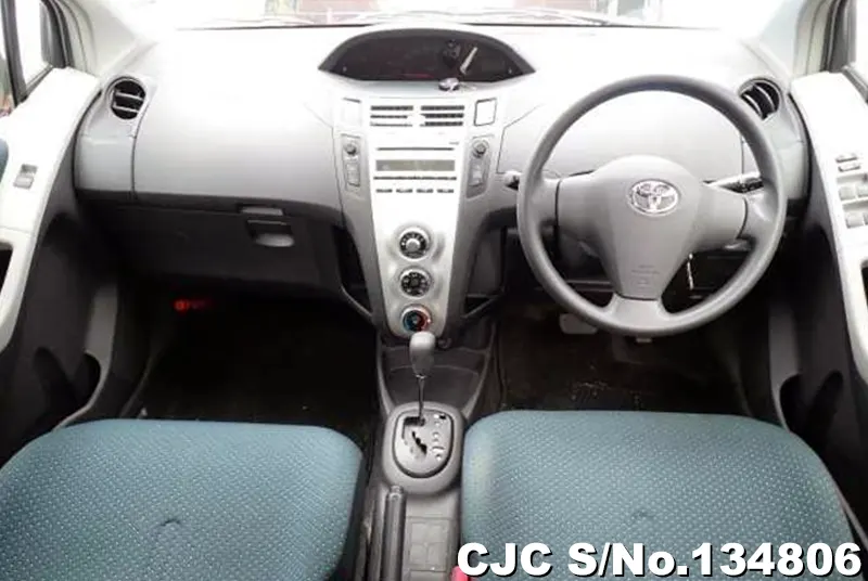 2005 Toyota / Vitz Stock No. 134806