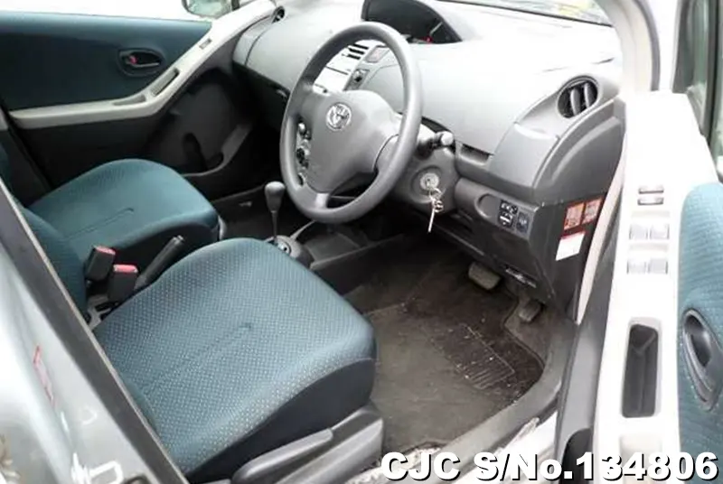 2005 Toyota / Vitz Stock No. 134806