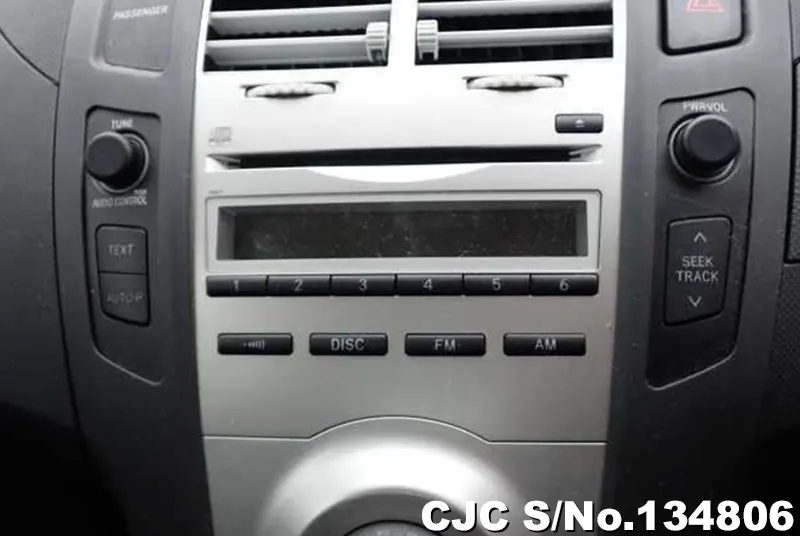 2005 Toyota / Vitz Stock No. 134806