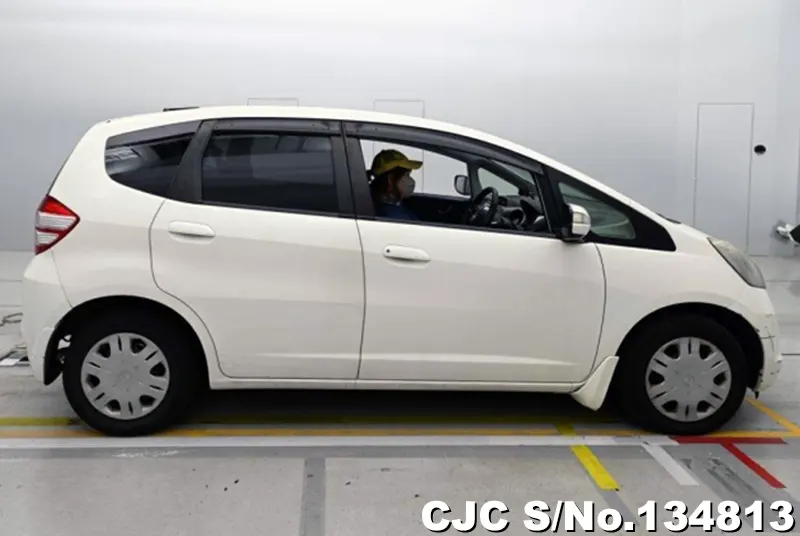 Honda Fit in White for Sale Image 5